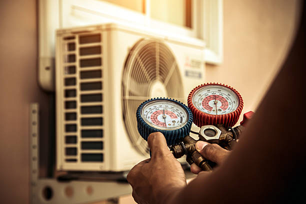 Professional Ac Installation technician working in Houston, TX